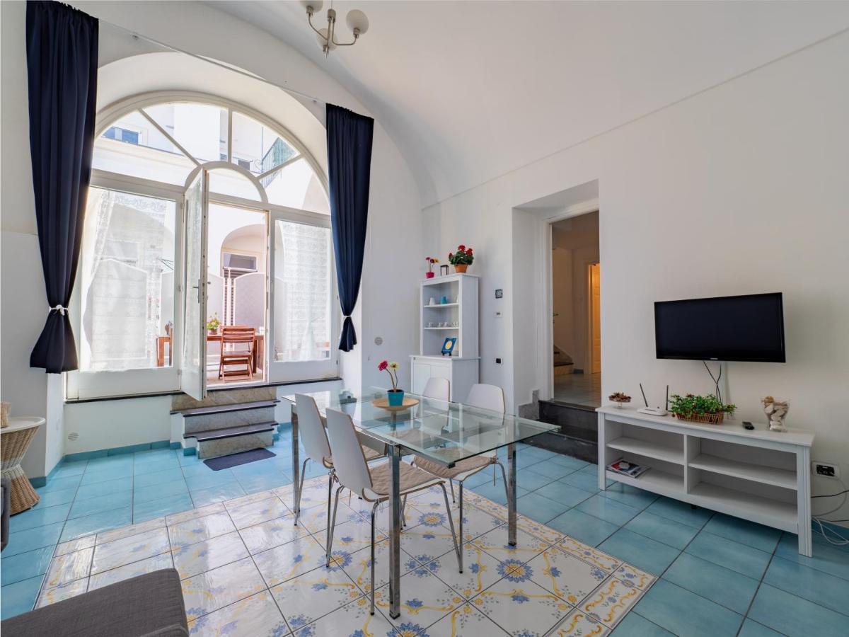 Апартаменты Antica Residenza La Vela Мета Экстерьер фото